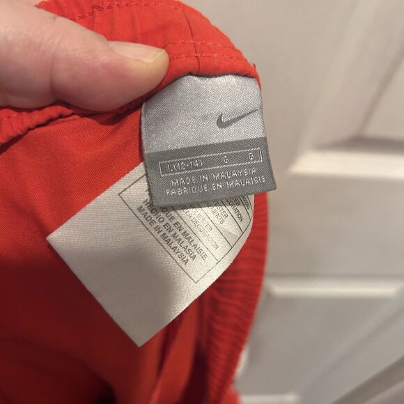 Nike Women’s Athletic Unlined Capris Red‎ Black And White Logo Size Large 12/14 - Picture 9 of 9